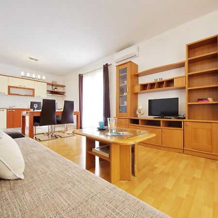 Apartmani Emili Sukošan Kültér fotó