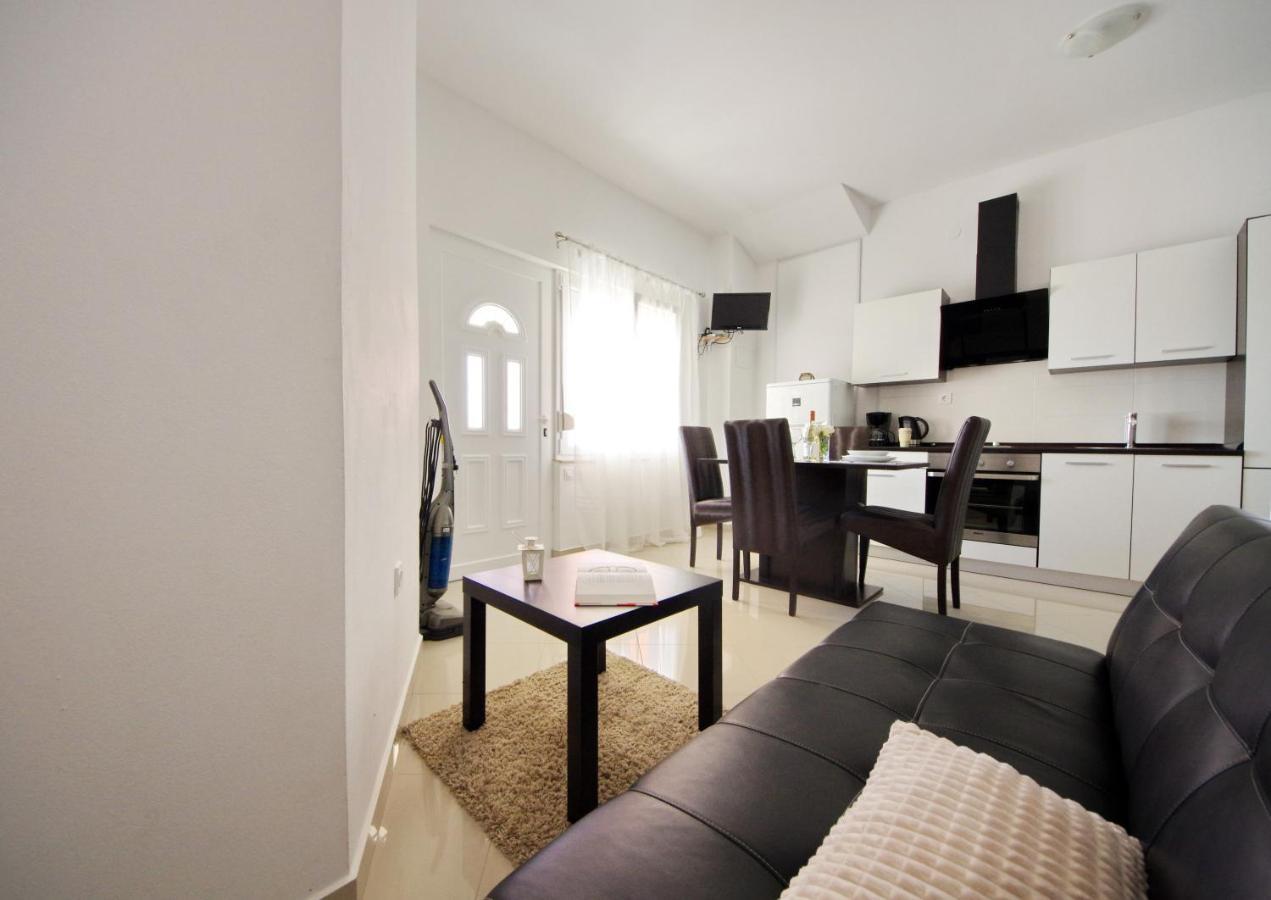 Apartmani Emili Sukošan Kültér fotó