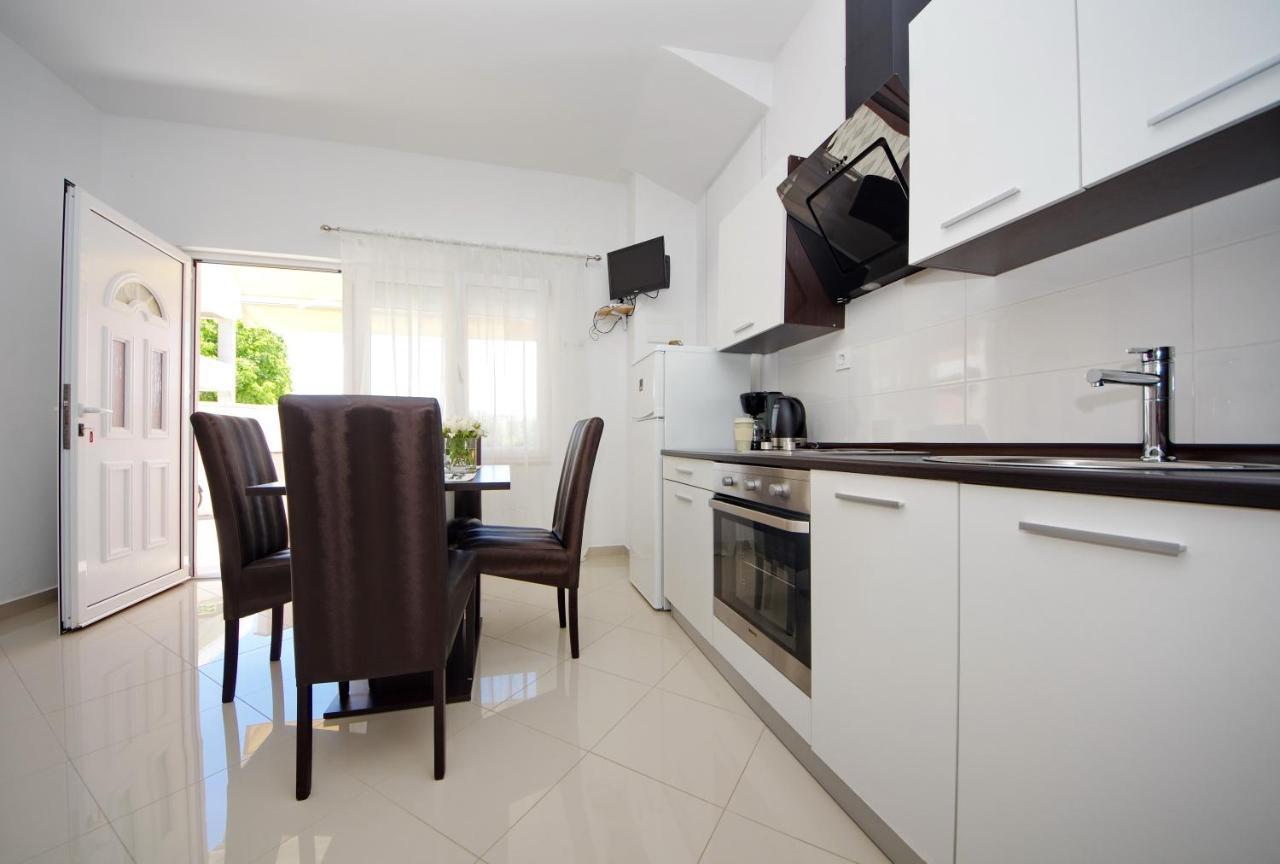 Apartmani Emili Sukošan Kültér fotó