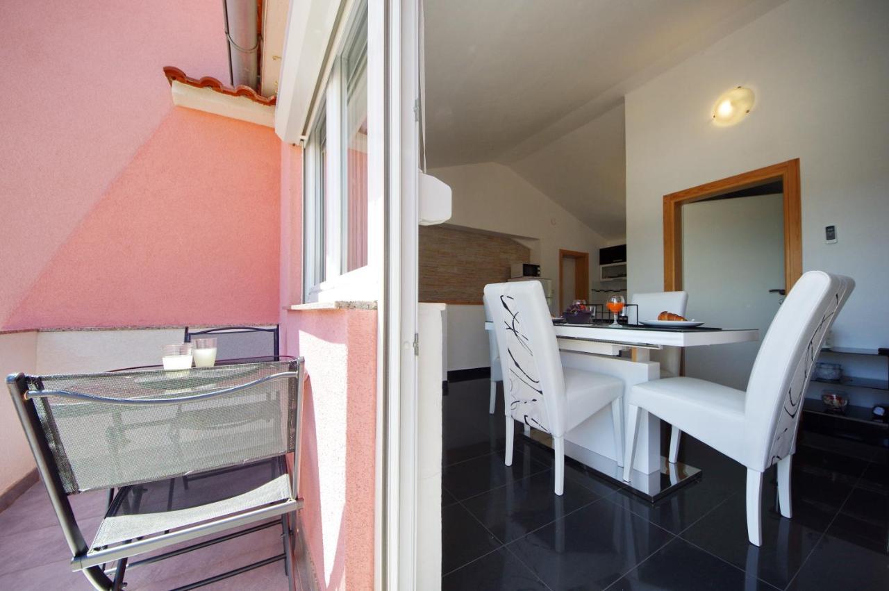 Apartmani Emili Sukošan Kültér fotó