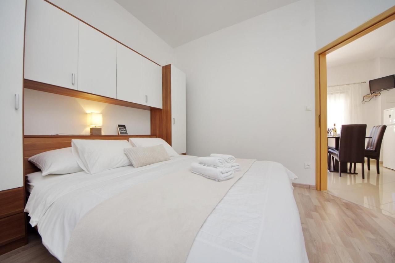 Apartmani Emili Sukošan Kültér fotó