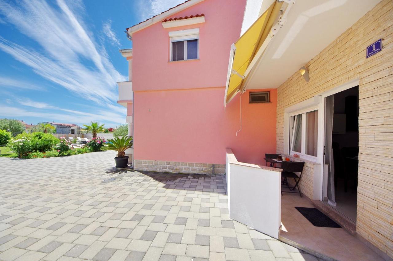 Apartmani Emili Sukošan Kültér fotó