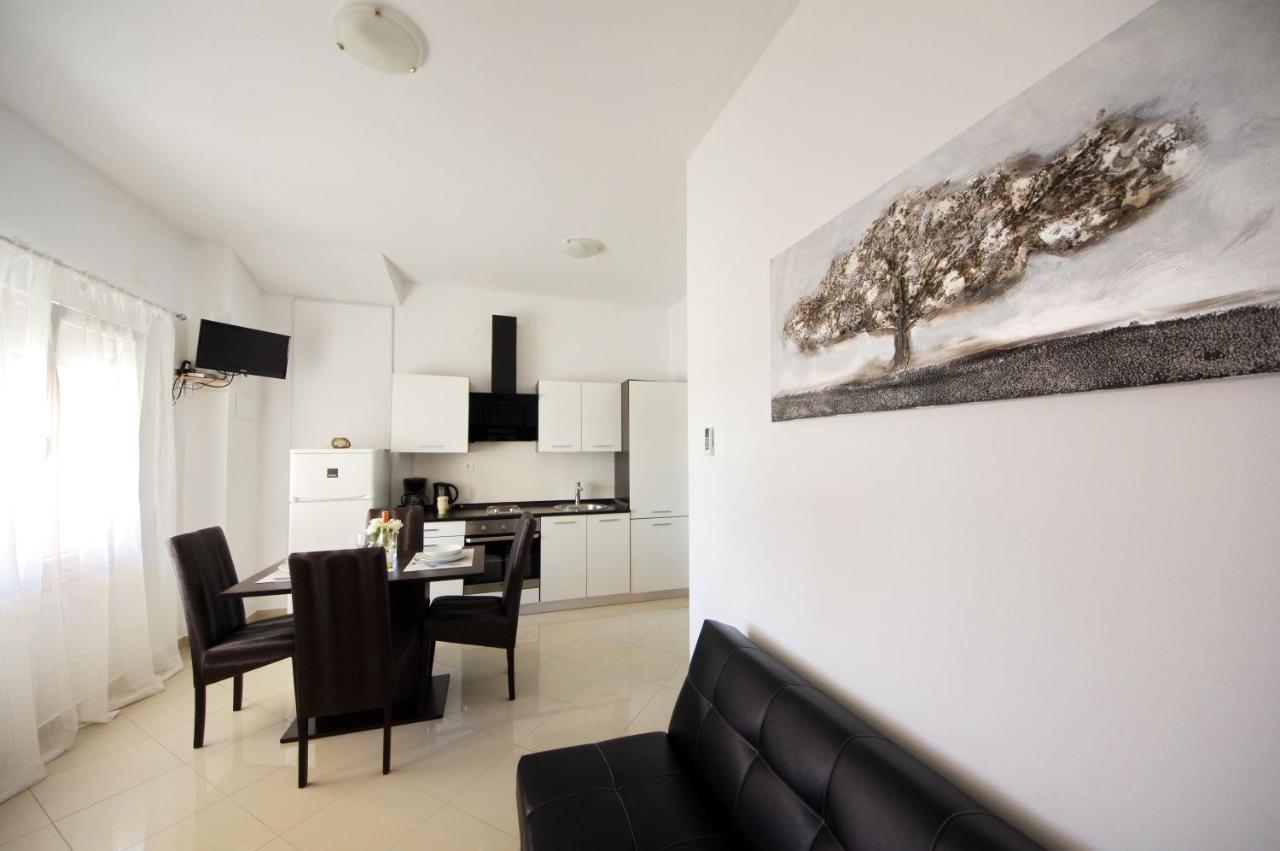 Apartmani Emili Sukošan Kültér fotó