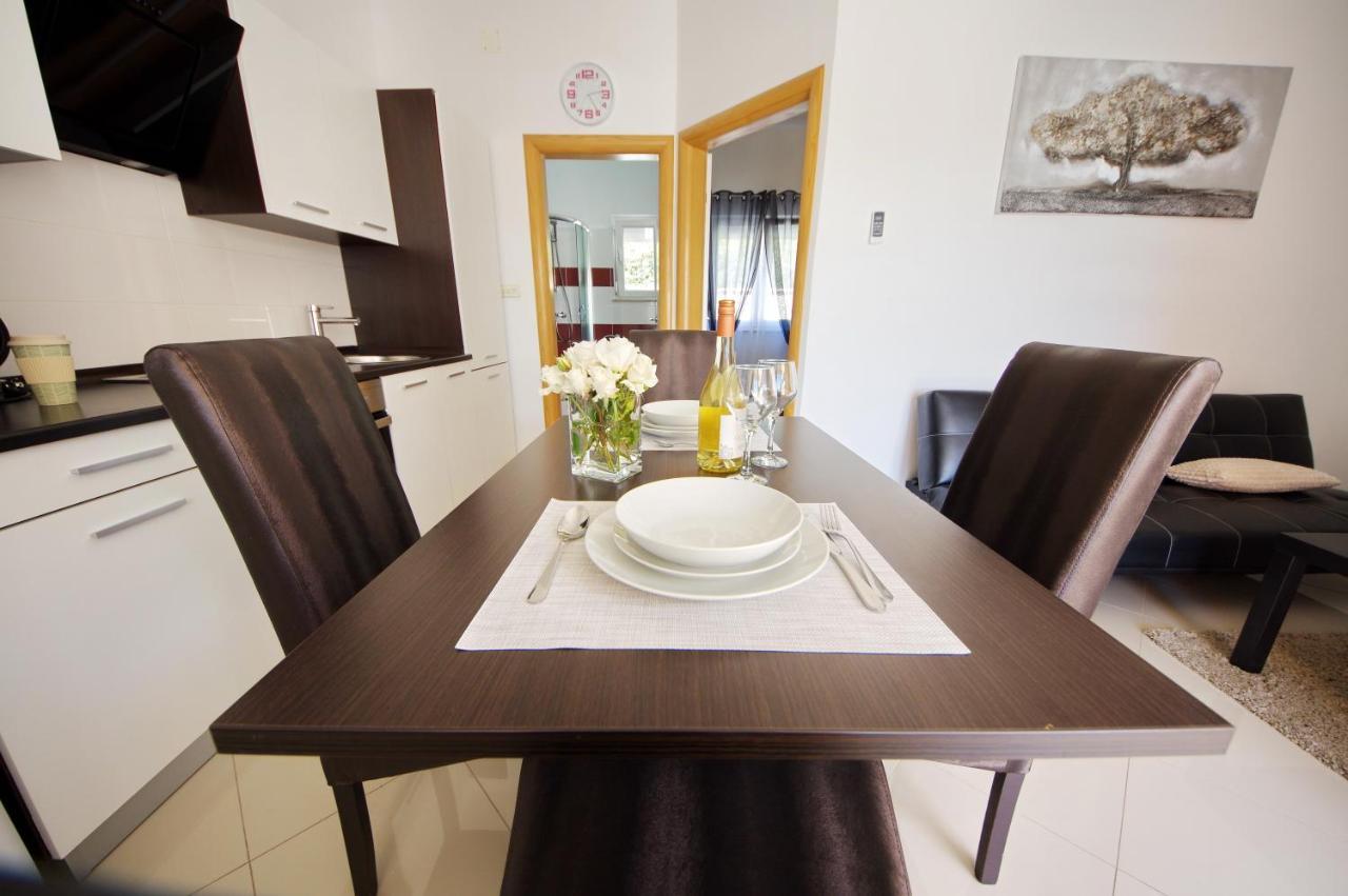 Apartmani Emili Sukošan Kültér fotó