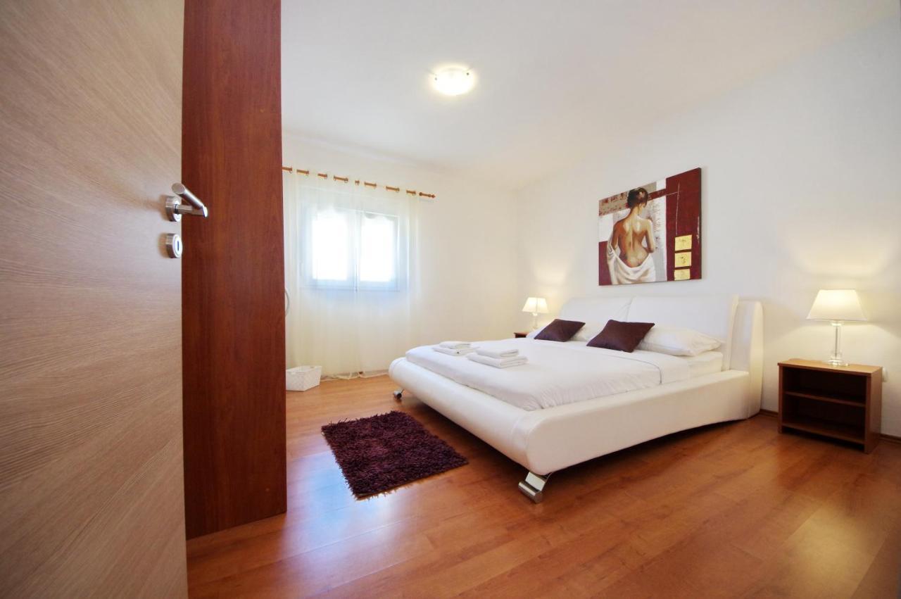 Apartmani Emili Sukošan Kültér fotó