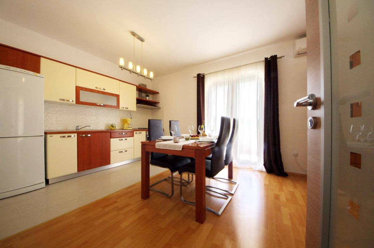 Apartmani Emili Sukošan Kültér fotó