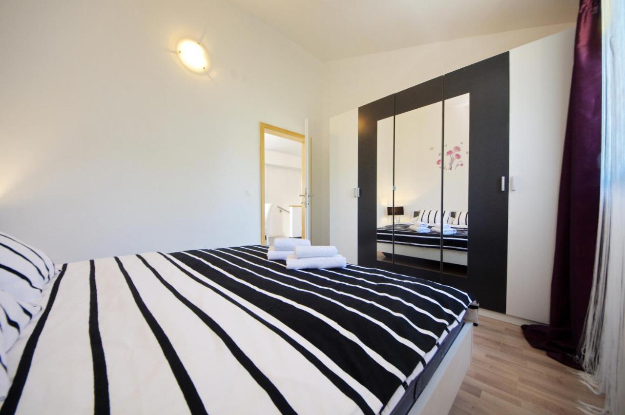 Apartmani Emili Sukošan Kültér fotó