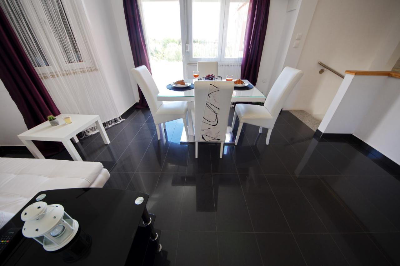 Apartmani Emili Sukošan Kültér fotó