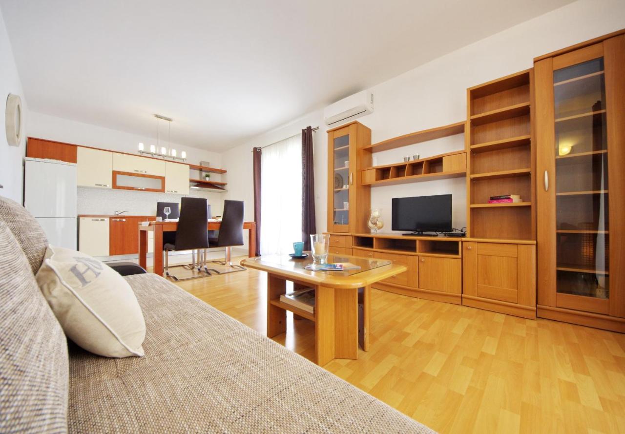 Apartmani Emili Sukošan Kültér fotó