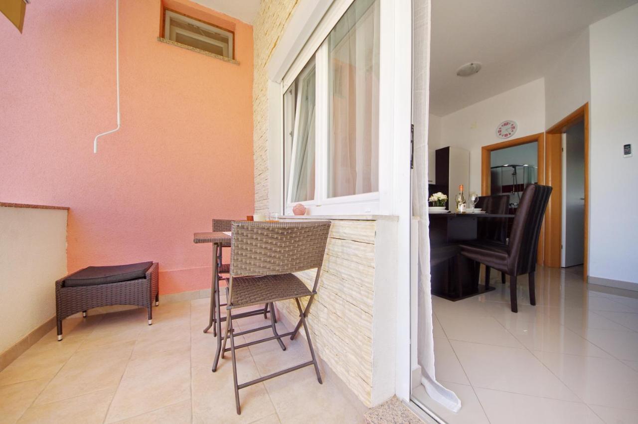 Apartmani Emili Sukošan Kültér fotó