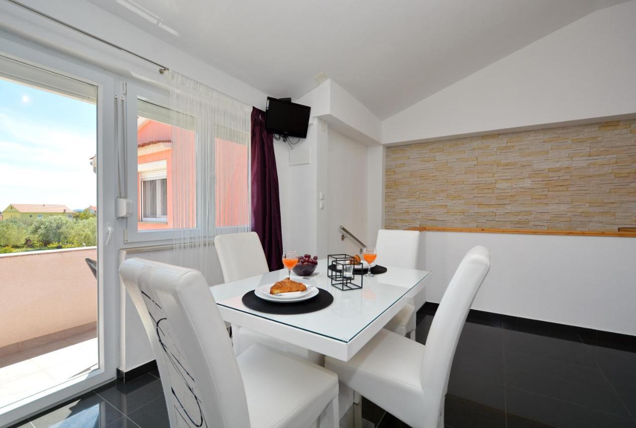 Apartmani Emili Sukošan Kültér fotó