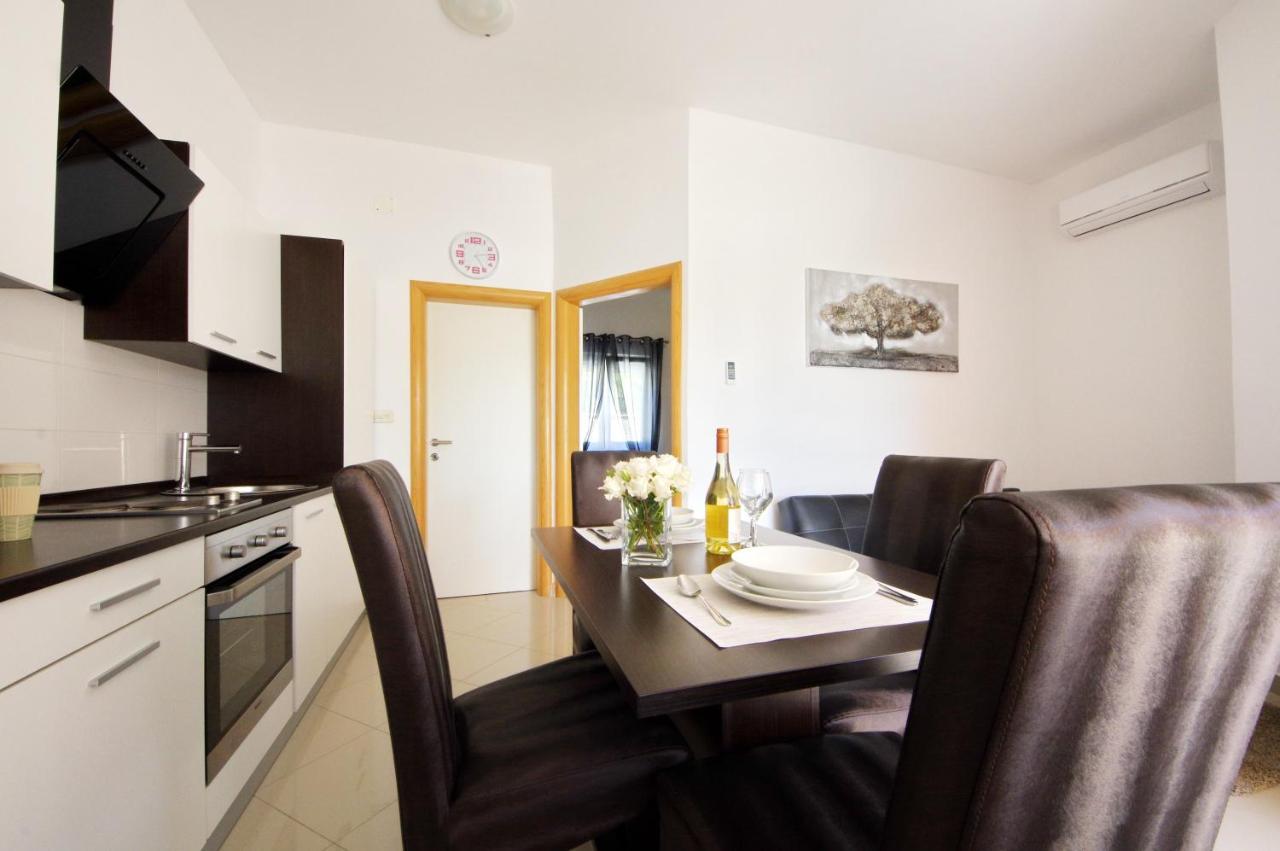 Apartmani Emili Sukošan Kültér fotó